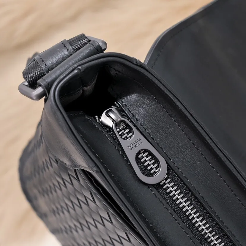 All categories 💚 Top version men’s bags 💚 BV 2024 new BV crossbody bag